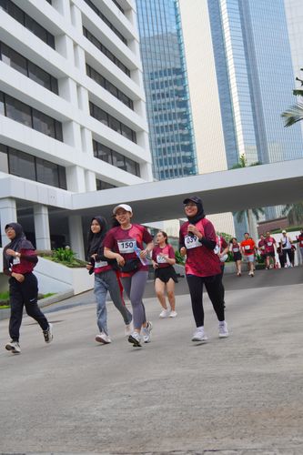 Race photo from Assurance Fun Run 2024
