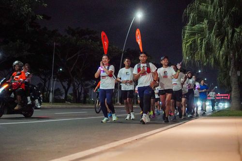 Race photo from PIK NITE RUN VIBES