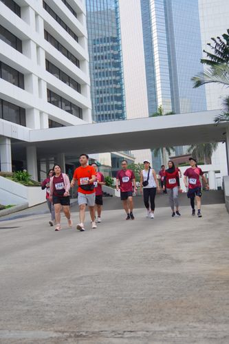 Race photo from Assurance Fun Run 2024