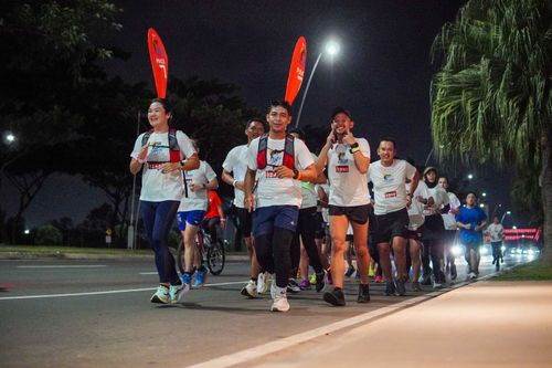 Race photo from PIK NITE RUN VIBES