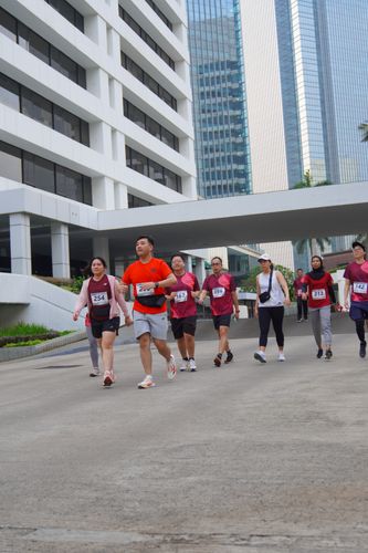 Race photo from Assurance Fun Run 2024