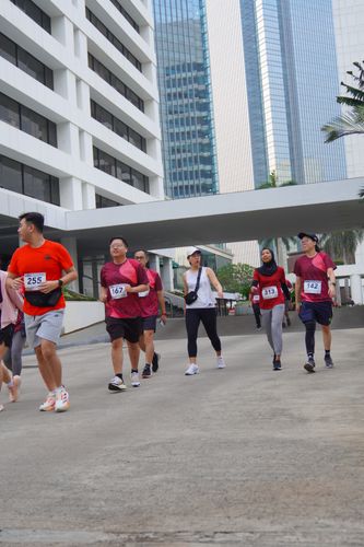Race photo from Assurance Fun Run 2024