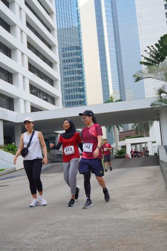 Race photo from Assurance Fun Run 2024
