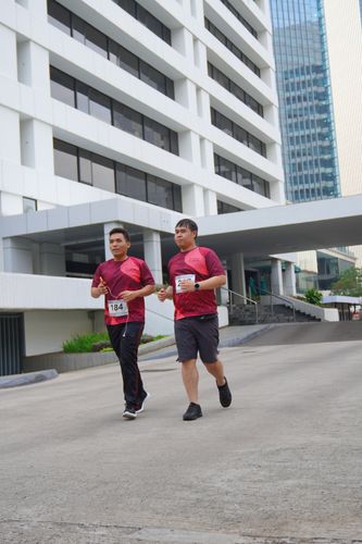Race photo from Assurance Fun Run 2024
