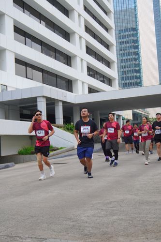 Race photo from Assurance Fun Run 2024