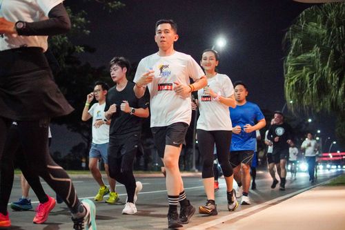 Race photo from PIK NITE RUN VIBES