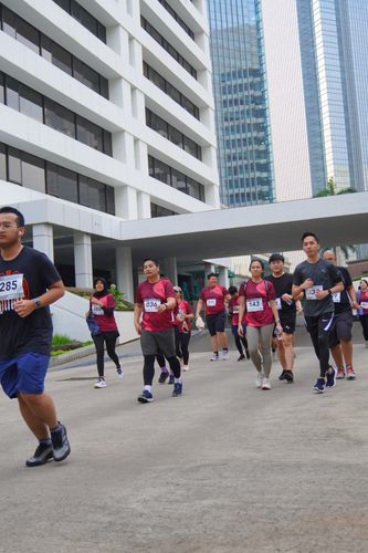 Race photo from Assurance Fun Run 2024