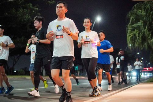 Race photo from PIK NITE RUN VIBES