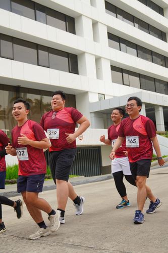 Race photo from Assurance Fun Run 2024