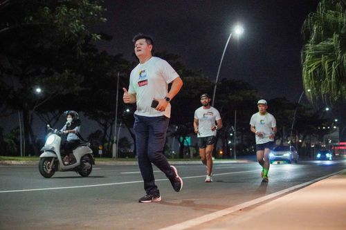 Race photo from PIK NITE RUN VIBES