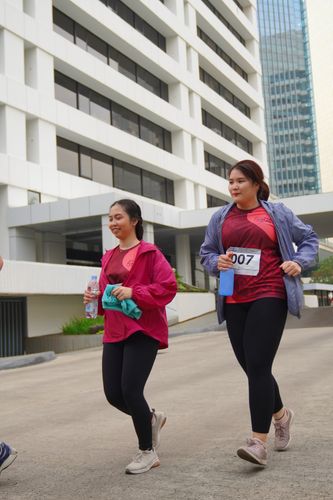 Race photo from Assurance Fun Run 2024