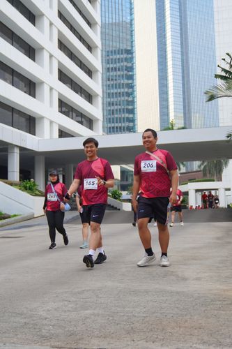 Race photo from Assurance Fun Run 2024