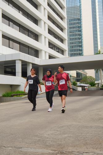 Race photo from Assurance Fun Run 2024
