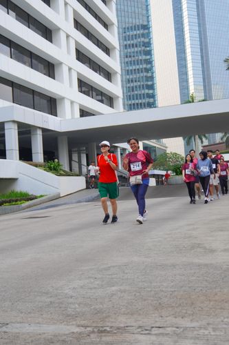 Race photo from Assurance Fun Run 2024