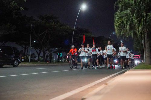 Race photo from PIK NITE RUN VIBES