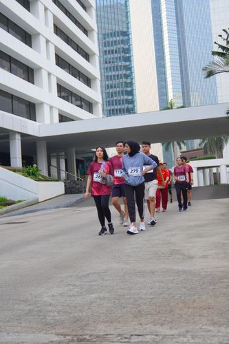 Race photo from Assurance Fun Run 2024