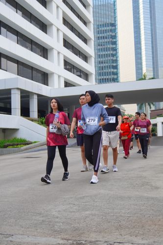 Race photo from Assurance Fun Run 2024