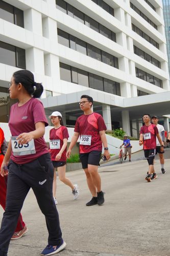 Race photo from Assurance Fun Run 2024