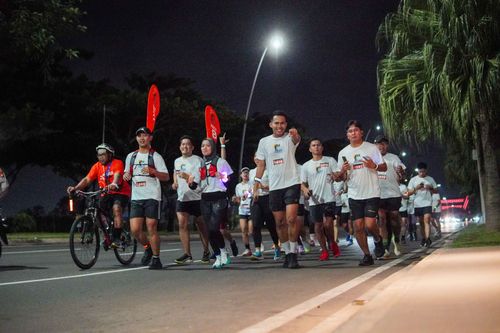 Race photo from PIK NITE RUN VIBES