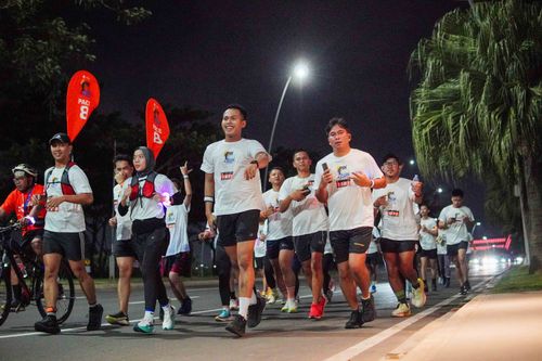 Race photo from PIK NITE RUN VIBES