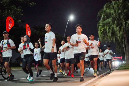 Race photo from PIK NITE RUN VIBES