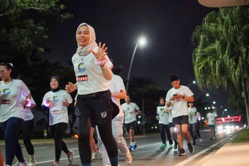Race photo from PIK NITE RUN VIBES