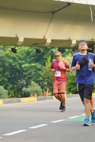 Race photo from Assurance Fun Run 2024