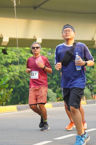 Race photo from Assurance Fun Run 2024