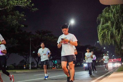 Race photo from PIK NITE RUN VIBES