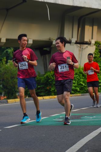 Race photo from Assurance Fun Run 2024