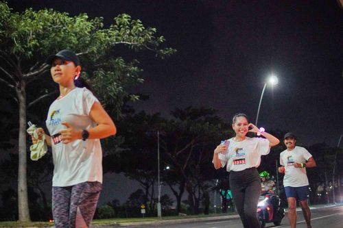 Race photo from PIK NITE RUN VIBES