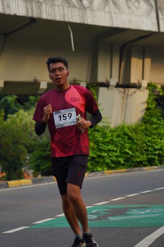 Race photo from Assurance Fun Run 2024