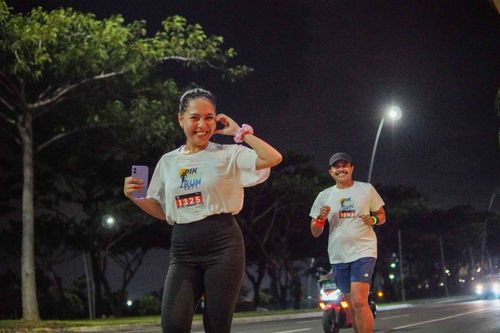 Race photo from PIK NITE RUN VIBES