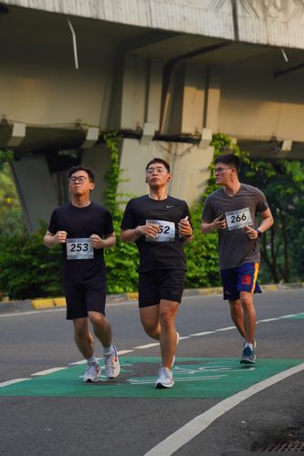 Race photo from Assurance Fun Run 2024
