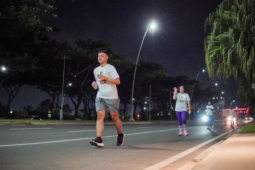 Race photo from PIK NITE RUN VIBES