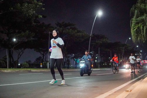 Race photo from PIK NITE RUN VIBES