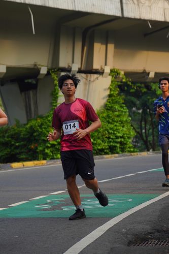 Race photo from Assurance Fun Run 2024