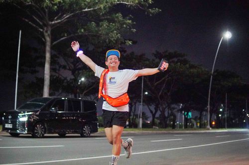 Race photo from PIK NITE RUN VIBES