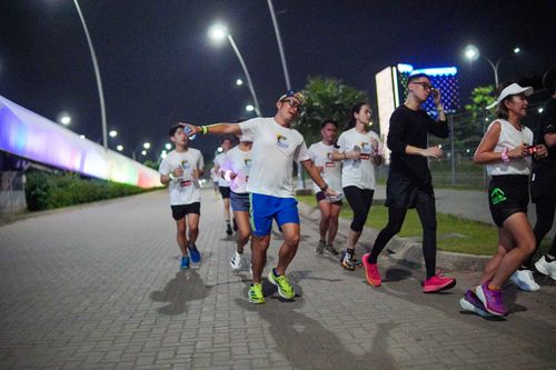 Race photo from PIK NITE RUN VIBES