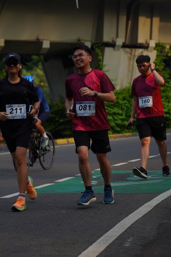 Race photo from Assurance Fun Run 2024