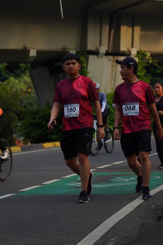 Race photo from Assurance Fun Run 2024