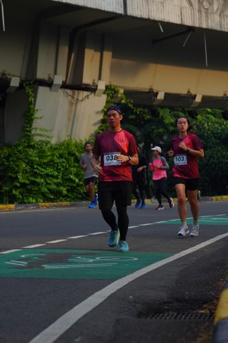 Race photo from Assurance Fun Run 2024