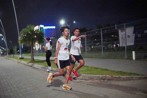 Race photo from PIK NITE RUN VIBES