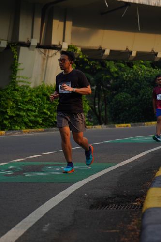 Race photo from Assurance Fun Run 2024