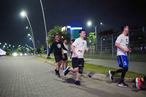Race photo from PIK NITE RUN VIBES