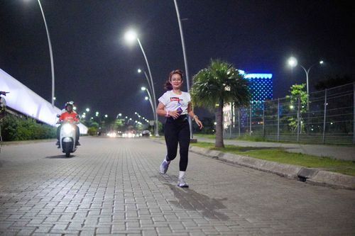 Race photo from PIK NITE RUN VIBES
