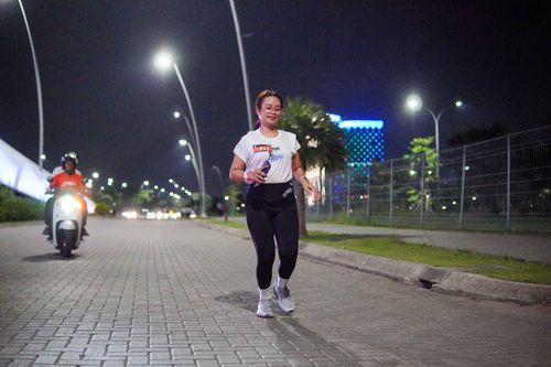 Race photo from PIK NITE RUN VIBES