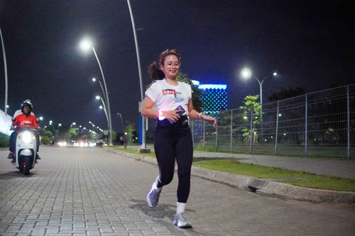 Race photo from PIK NITE RUN VIBES