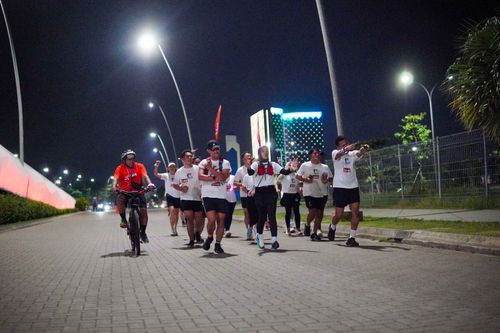 Race photo from PIK NITE RUN VIBES