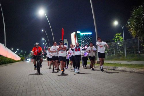Race photo from PIK NITE RUN VIBES